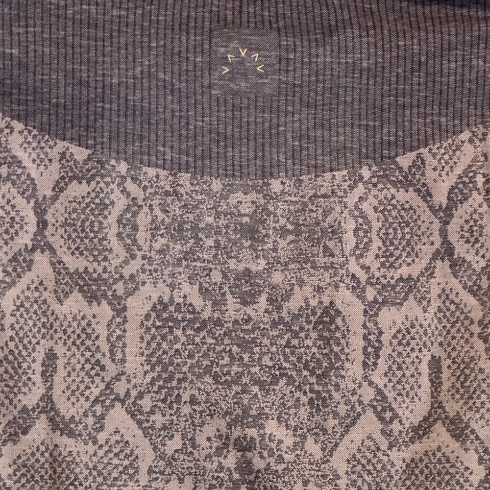 Varley Laurel Half Zip Apricot Python Pullover Top - image 6